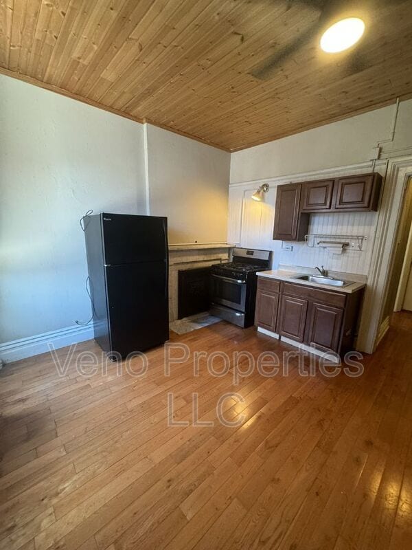 Photo - 16 2nd St