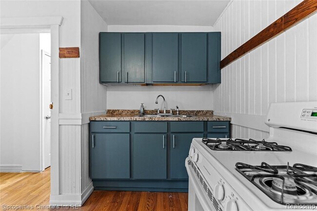 Photo - 2405 3rd Ave