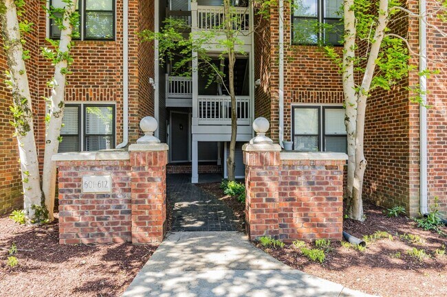 Photo - Awesome 2BE/2BA condo in Green Hills!