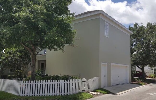 Building Photo - Newly Renovated Studio Garage Apartment in...