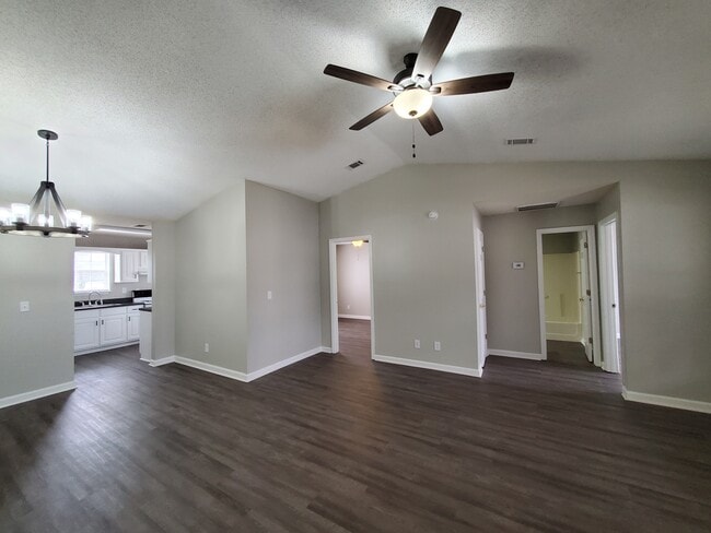 Renovated 2BR,1BA-1,176SF