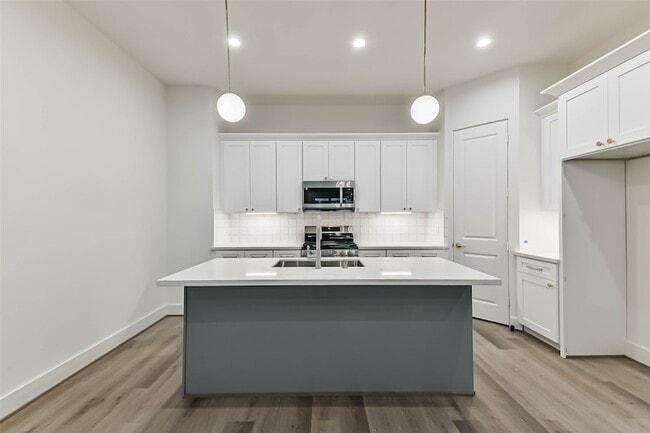 Photo - 7709 Earl Rudder Wy