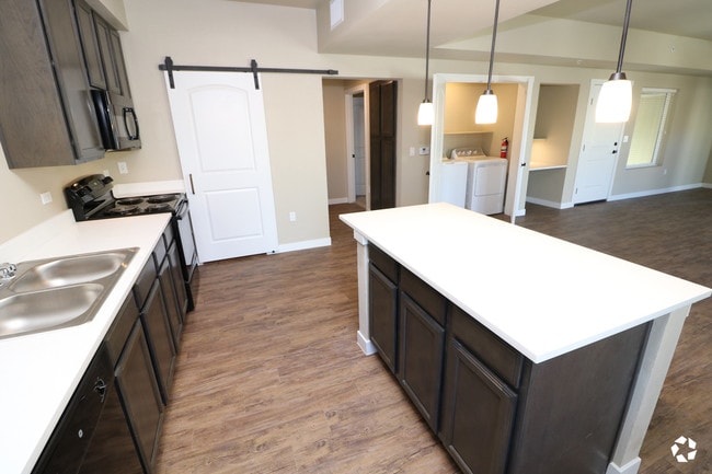 Pecos Vista Apartments, 780 W Cherry Ln, Carlsbad, NM 88220