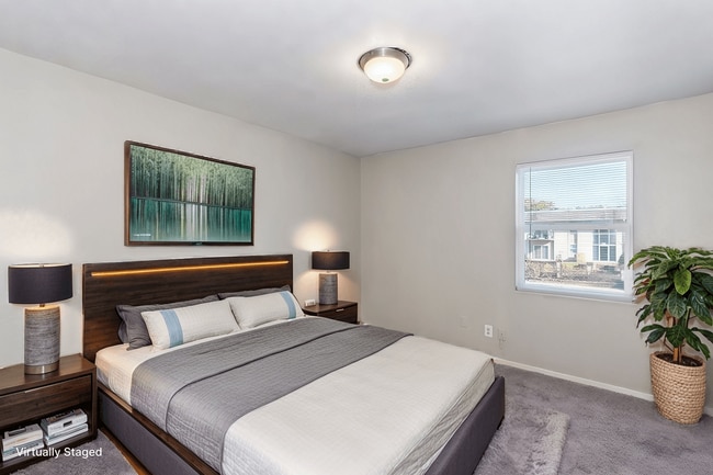 Ravenwood Apartments