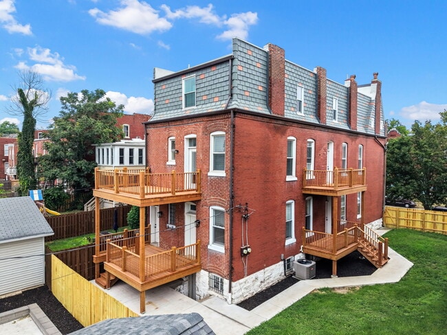 2 decks in unit - 2722 Armand Pl Unit 2722 2F