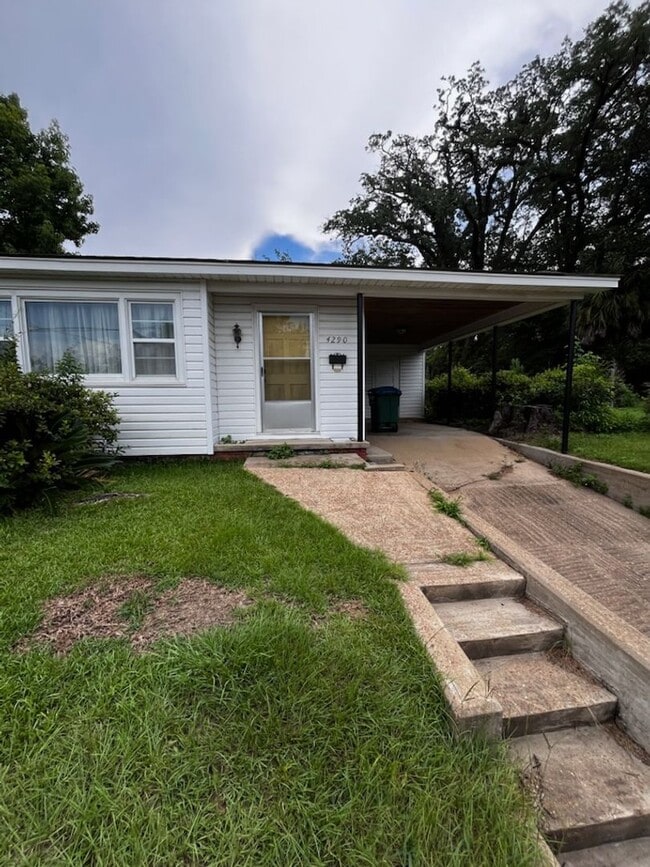 Photo - Classic 3/2 in Marianna w/ Lawn Maintenance & Pest Control Included