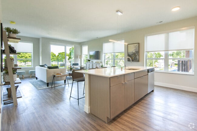 1HAB, 1BA - 901SF - Lake Terrace Apartment in Downtown Kenosha!