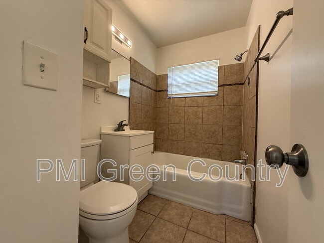 Photo - 1547 E 51st St N
