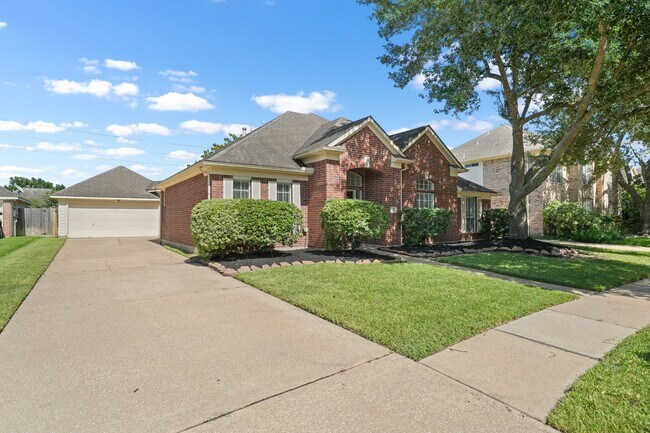 Building Photo - 2415 Wyckchester Dr