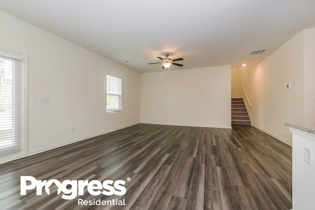 Photo - 2081 Theberton Trail