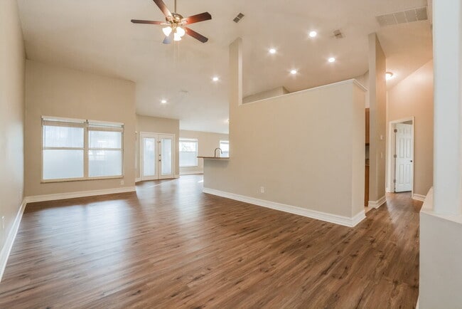 Photo - 2082 Petit Ct