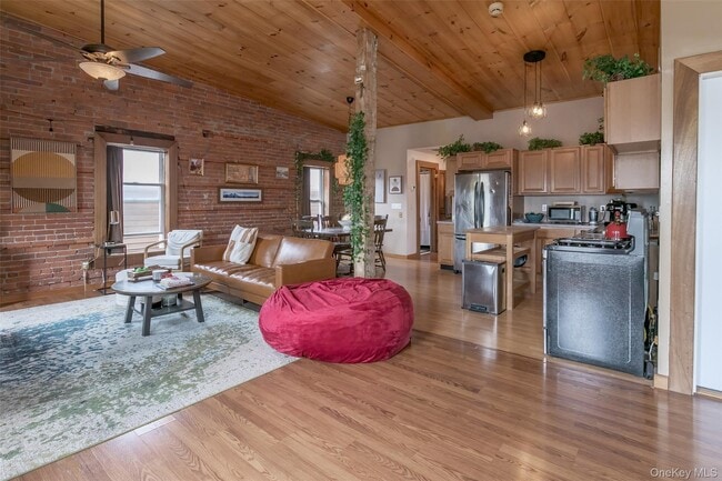 31 Main St Unit PH