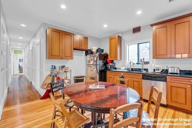 Building Photo - 178 Saint Alphonsus St Unit 1 Rental