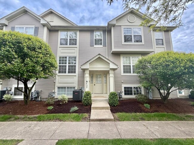 Building Photo - 11S457 Rachael Ct