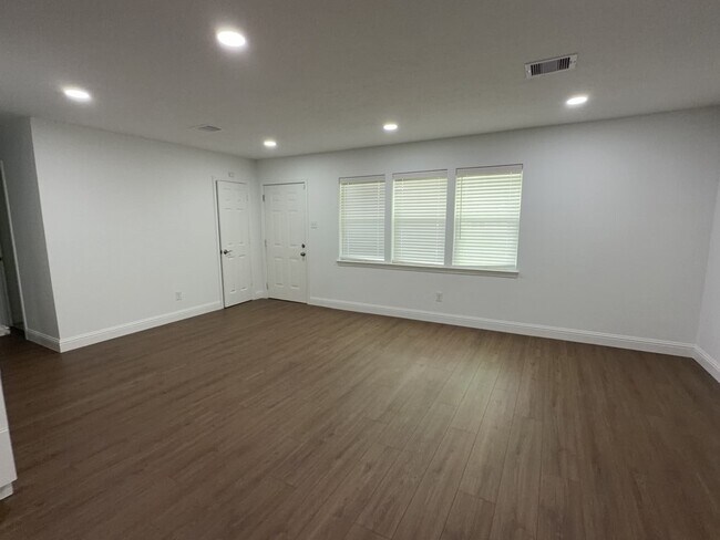 Photo - 3635 Wyoming St