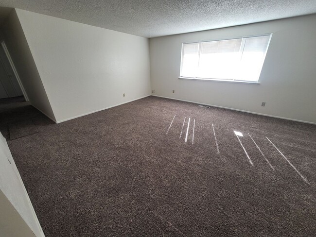 Photo - 4993 August Dr