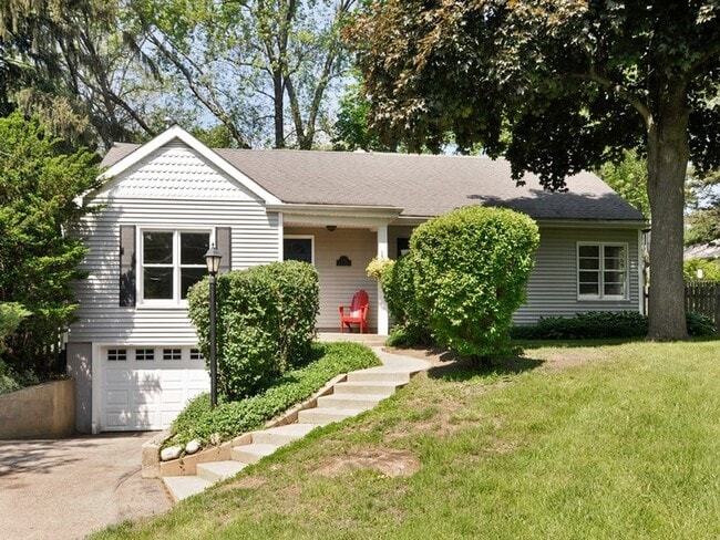 Building Photo - 636 Exmoor Ave