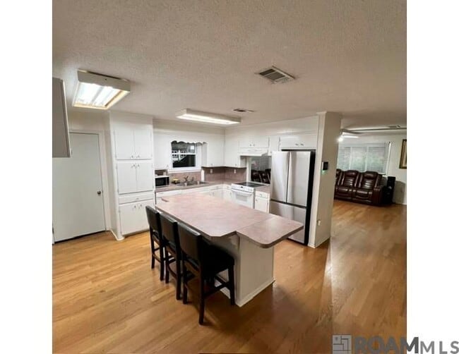 Photo - 9410 Vienna Ave