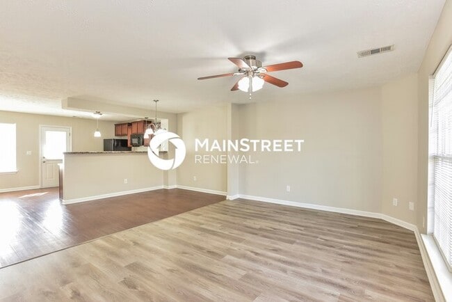 Photo - 3 Bedroom Pet-Friendly Home in La Vergne, TN with Main Street Renewal
