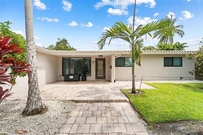 Photo - 1305 Dewey St