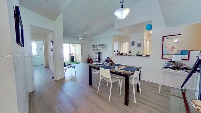 Photo - 2451 Centergate Dr Unidad 304