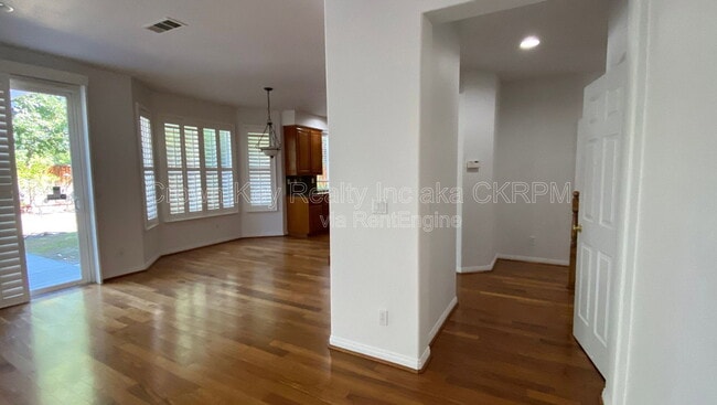 Photo - 1030 Eastlake Cir