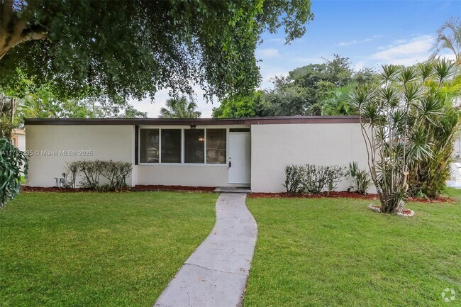 Building Photo - 11823 Dahlia Dr Rental