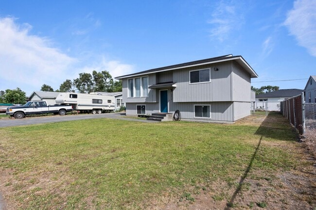 Photo - Updated 4 bedroom For Rent