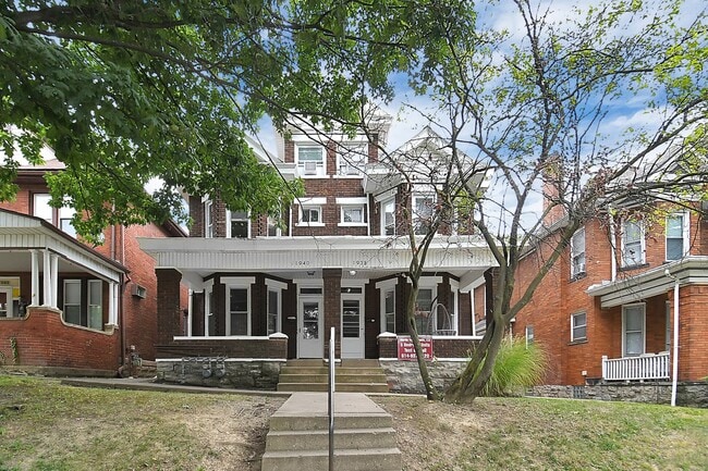 Building Photo - 1940 Summit St Rental