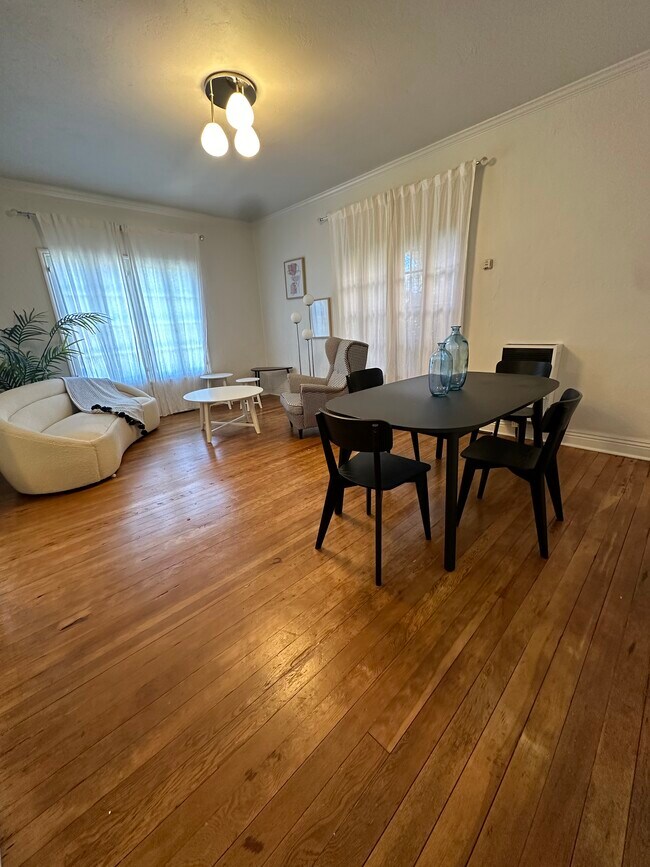 5757 Franklin Ave
