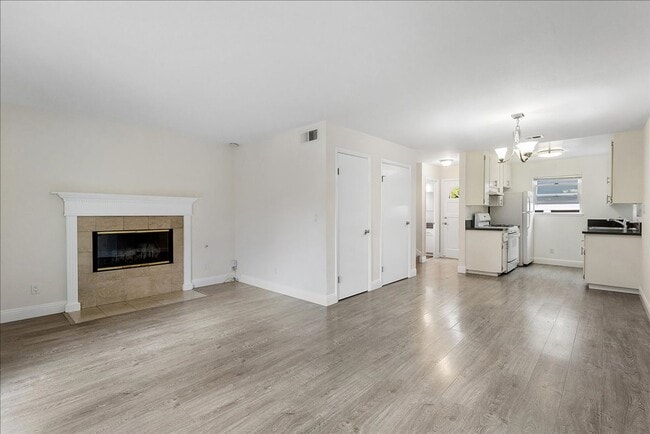 Building Photo - 1590 Buena Vista Ave Unit C Rental