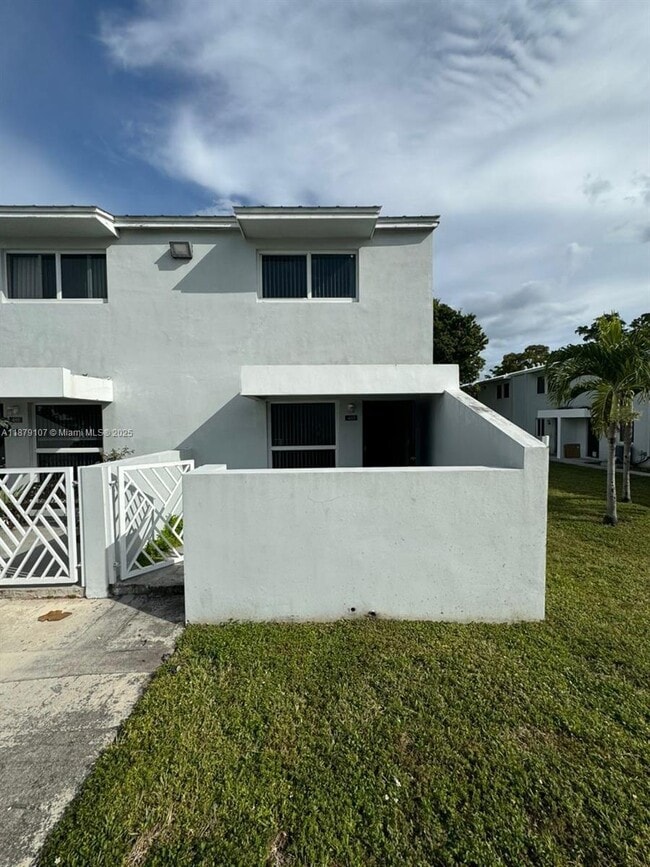 Building Photo - 483 NW 19th St Rental