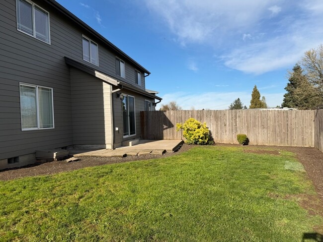 Photo - Newer 3 bedrooms 2.5 bathroom townhouse! MOVE IN SPECIAL!