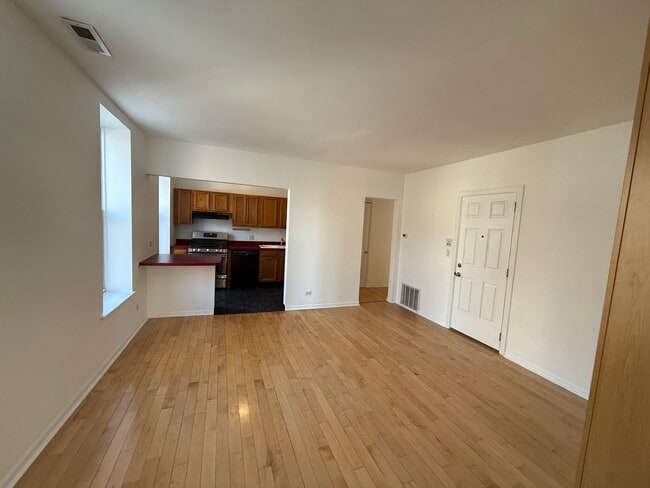 Photo - 1401 W Erie St Unit 1401 W Erie 2F