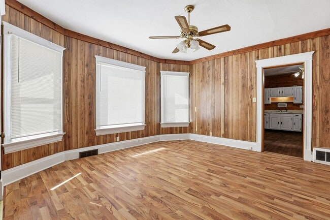 Building Photo - 1028 S 14th St Unit Lower