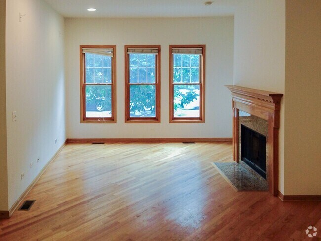 Building Photo - 1321 W Belmont Ave Unit 1321-1 Rental