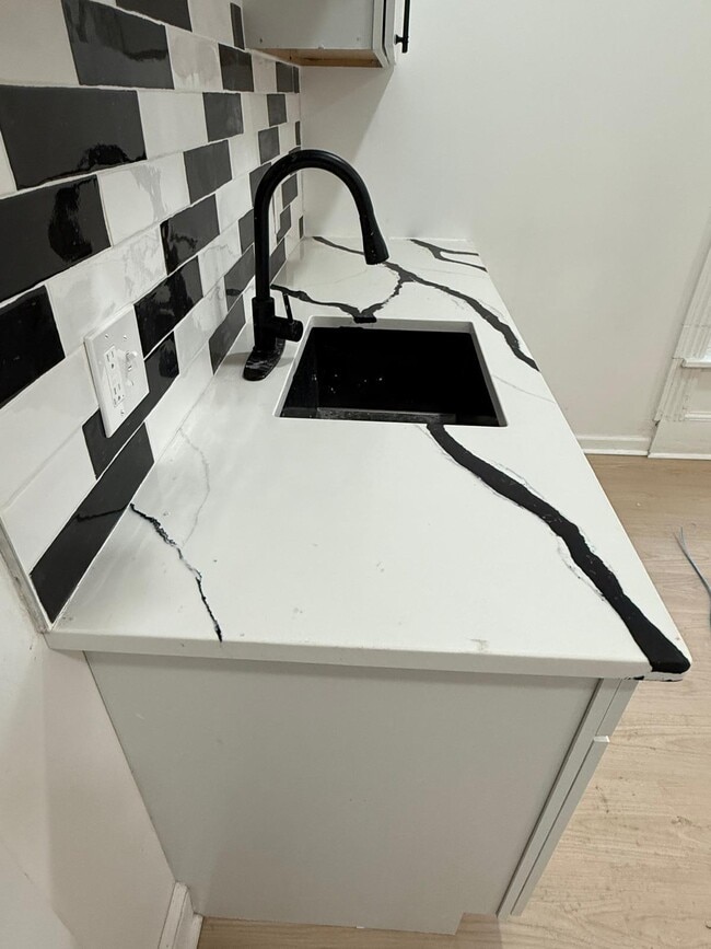 Photo - 1447 W 101st St Unit #2 Upper