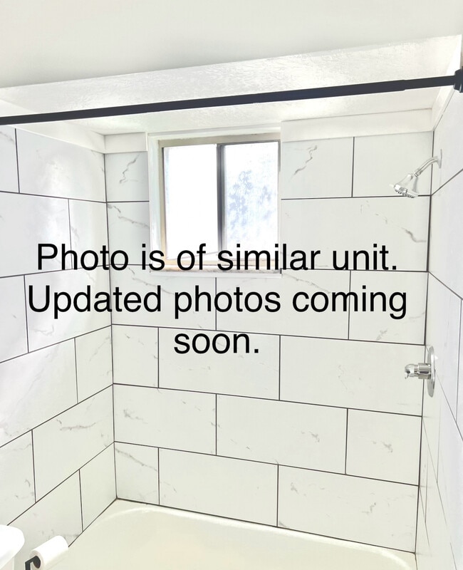 Bathroom - 1971 Vaughn St Unit C