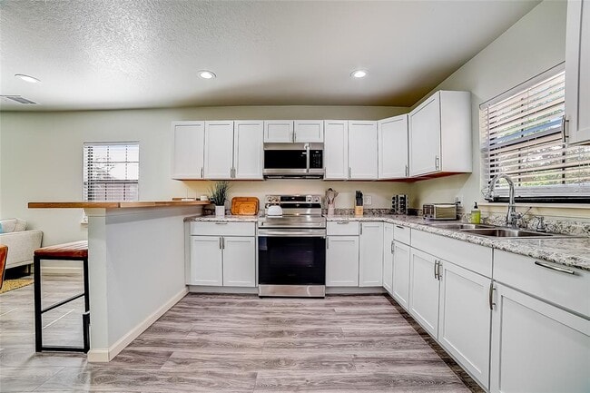 Photo - 1374 Forest View Dr