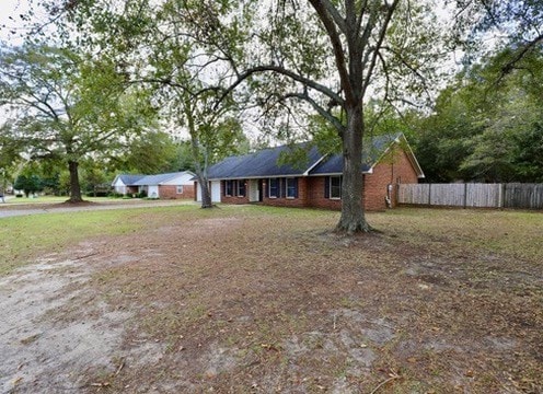 944 Twin Lakes Dr