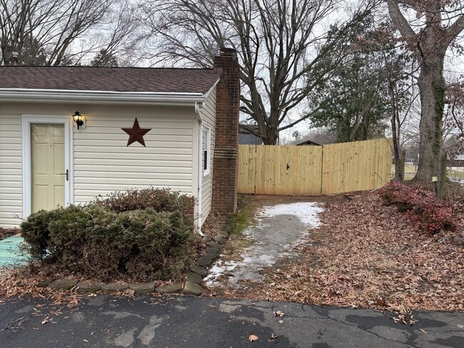 Photo - 924 Chalet Dr