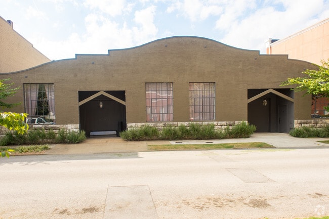 Primary Photo - 1611 Williams St