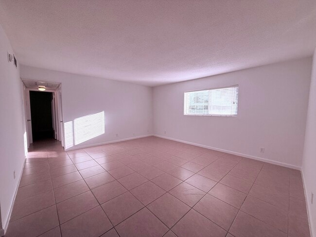 Photo - 402 Lake Shore Dr Unidad 109