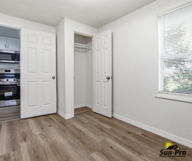 215 Live Oak Ave