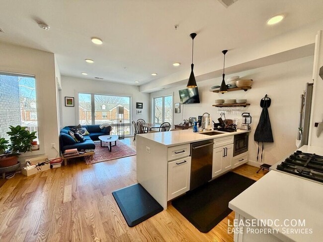 Photo - 1719 D St NE Unidad #2