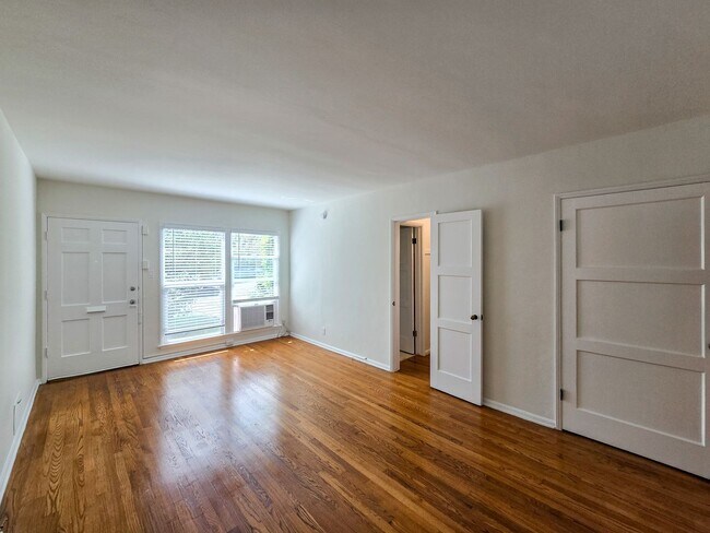 2002 N Vermont Ave Unidad 2002
