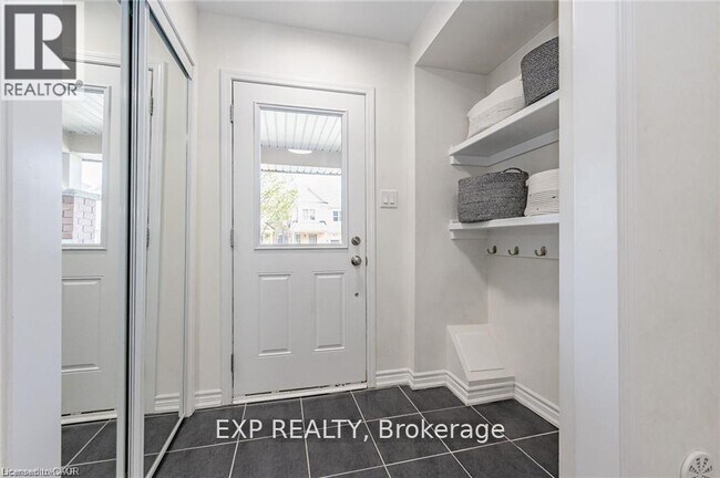Photo - 8 Stratus St