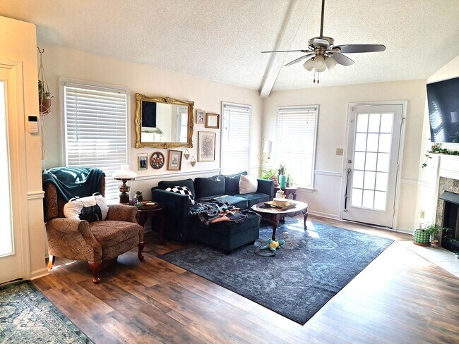 Photo - 3 bedroom/ 2.5 bathroom- Glen Laurel