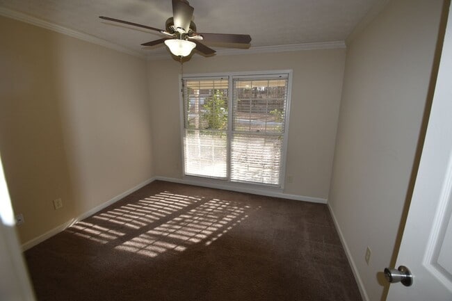 Photo - 2221 Dee Dee Trl