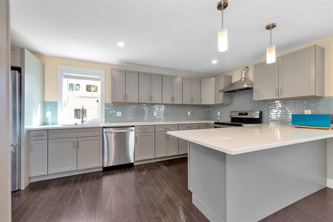 Building Photo - 43 Wright Ave Unit 1